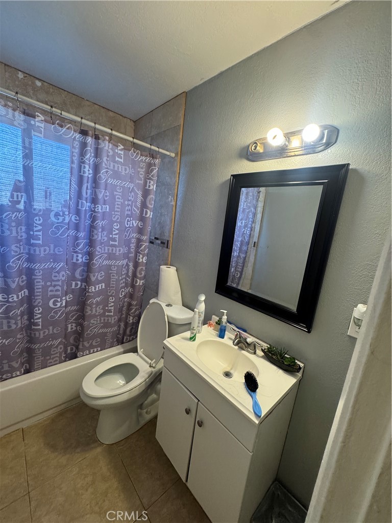 1220 W Victoria Property Photo 22
