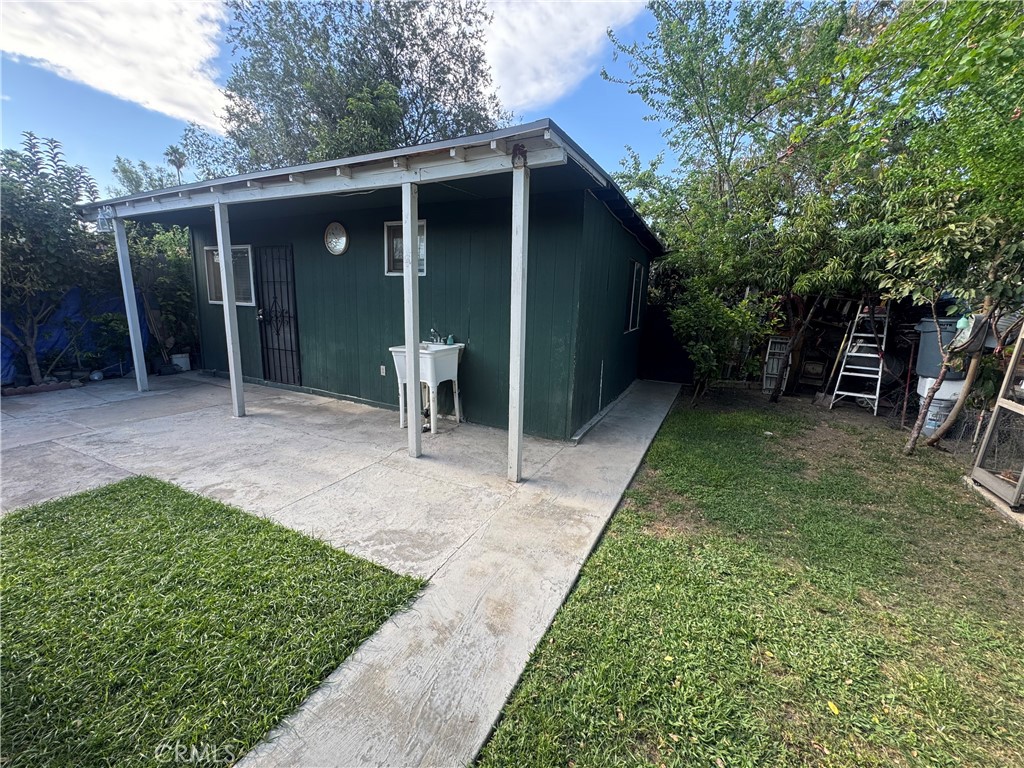 1220 W Victoria Property Photo 25