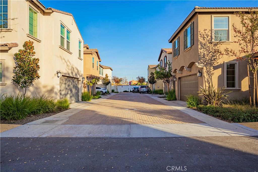30458 Village Knoll Drive Property Photo 3