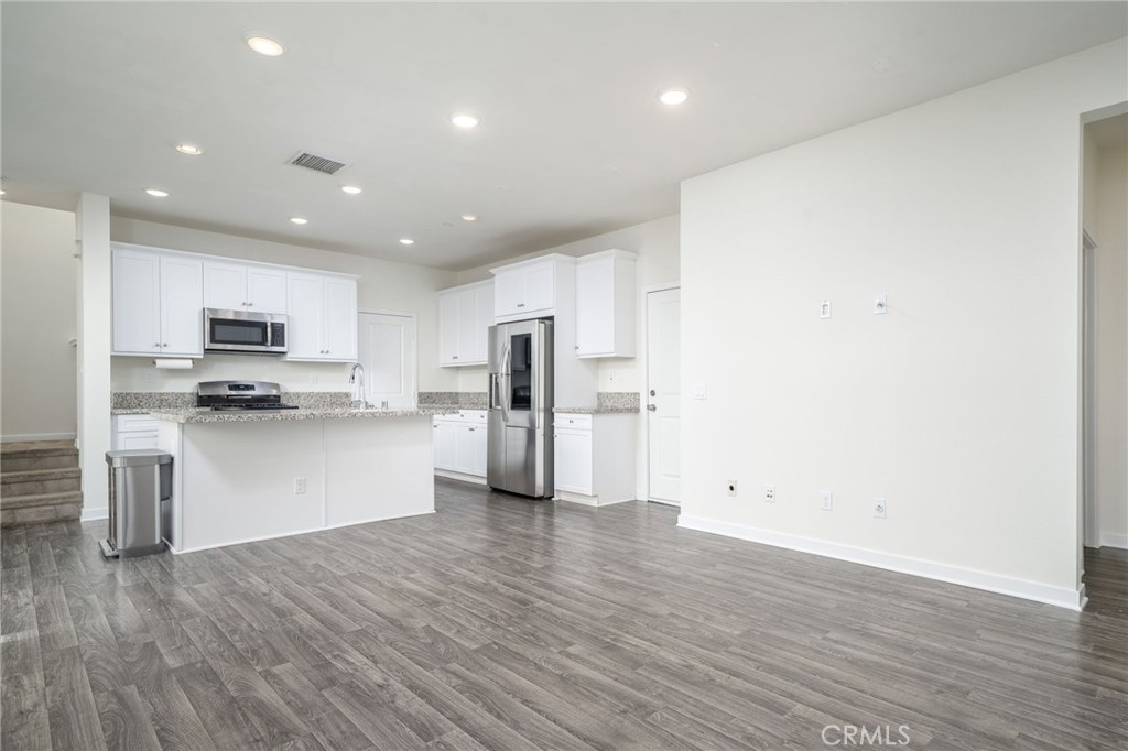 1606 Pear Tree Place Property Photo 5