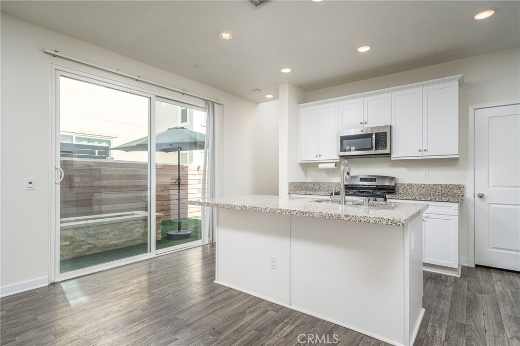 1606 Pear Tree Place Property Photo 7