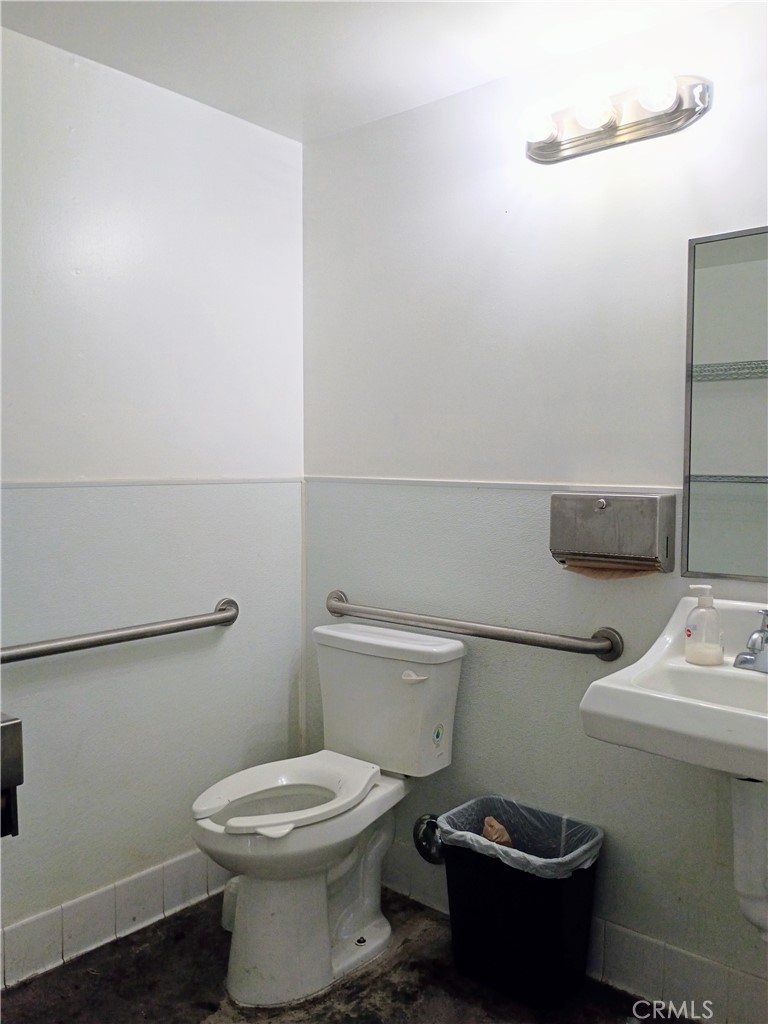 300 W Pacific Coast Highway Property Photo 8