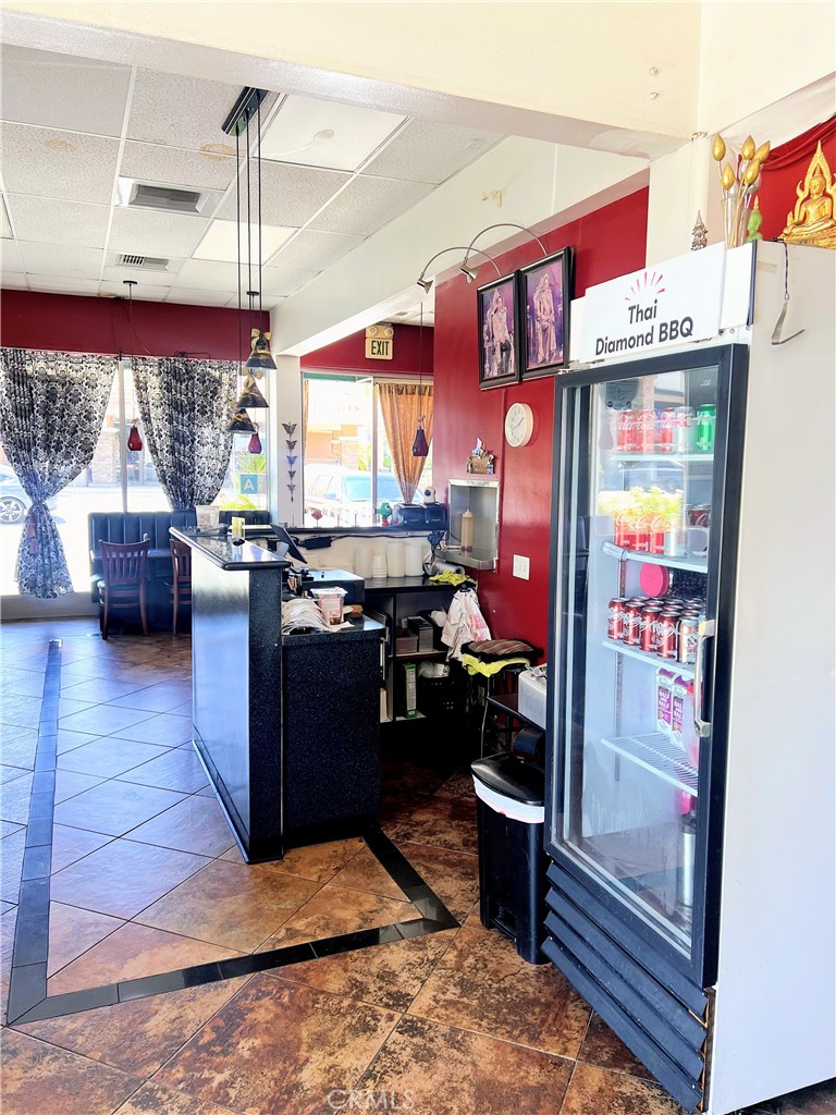1832 E Route 66 D Property Photo 4