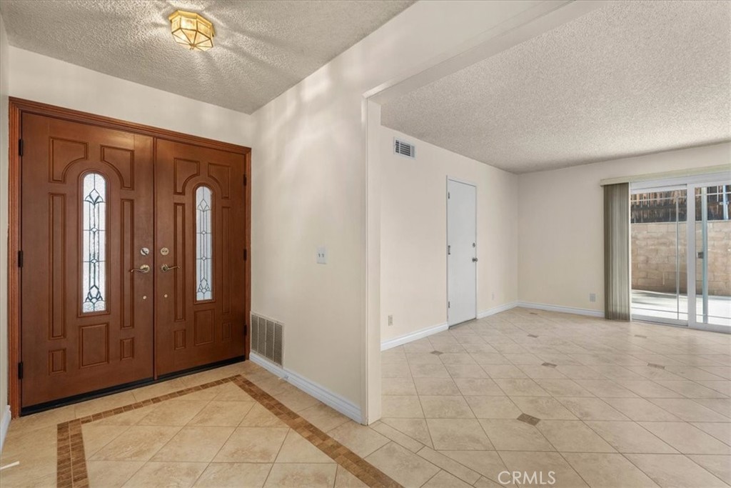2883 Overland Court Property Photo 3