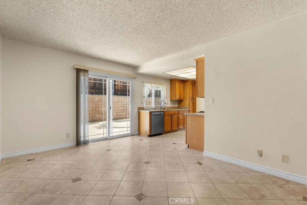 2883 Overland Court Property Photo 4