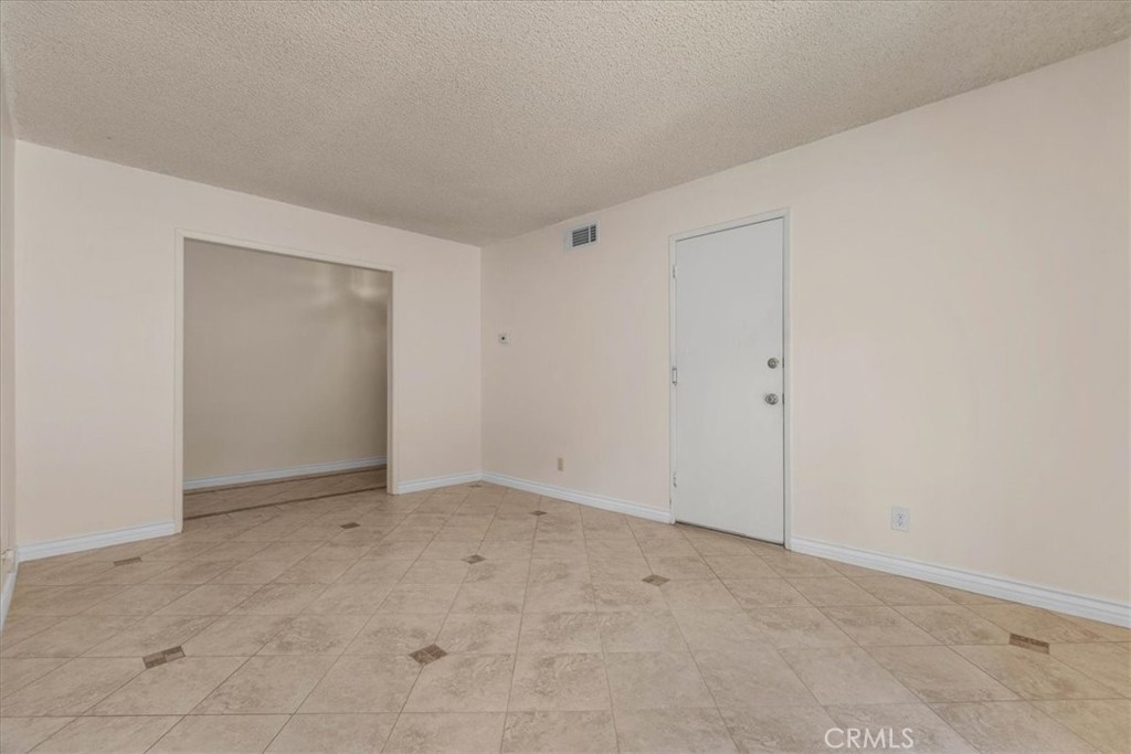 2883 Overland Court Property Photo 6