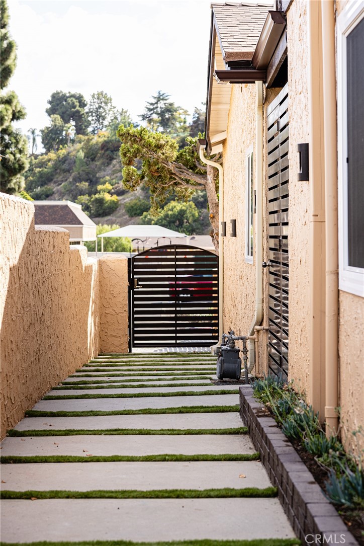 6238 University Property Photo 5