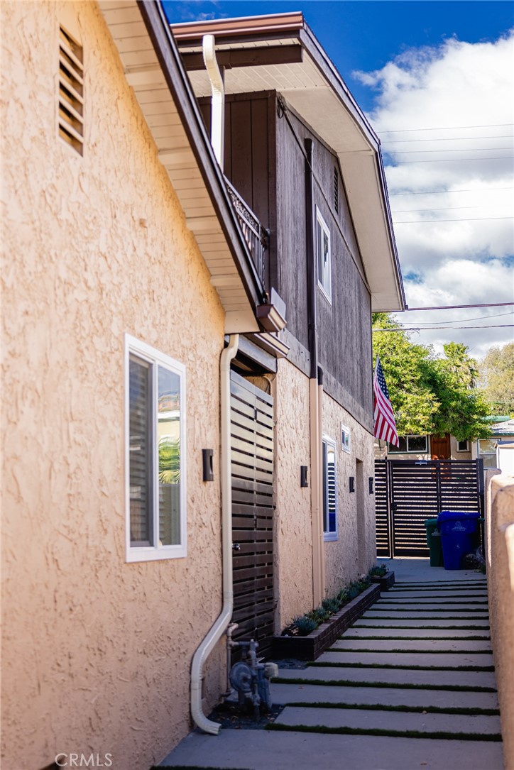 6238 University Property Photo 6
