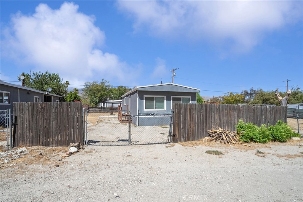 52100 Esperanza Avenue Property Photo 3