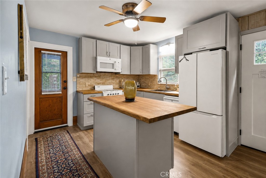 27548 Meadow Property Photo 6