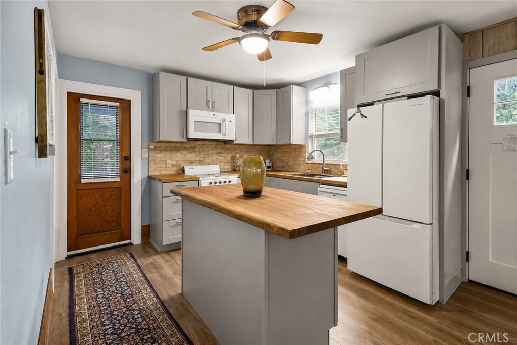 27548 Meadow Property Photo 6