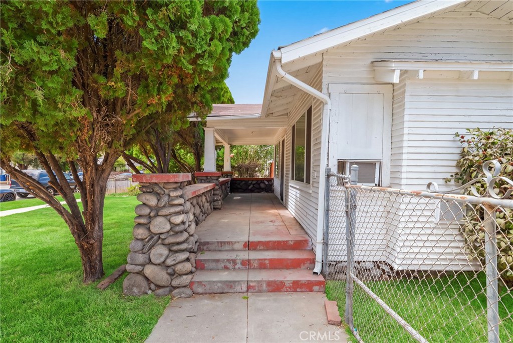 755 E Monterey Avenue Property Photo 3