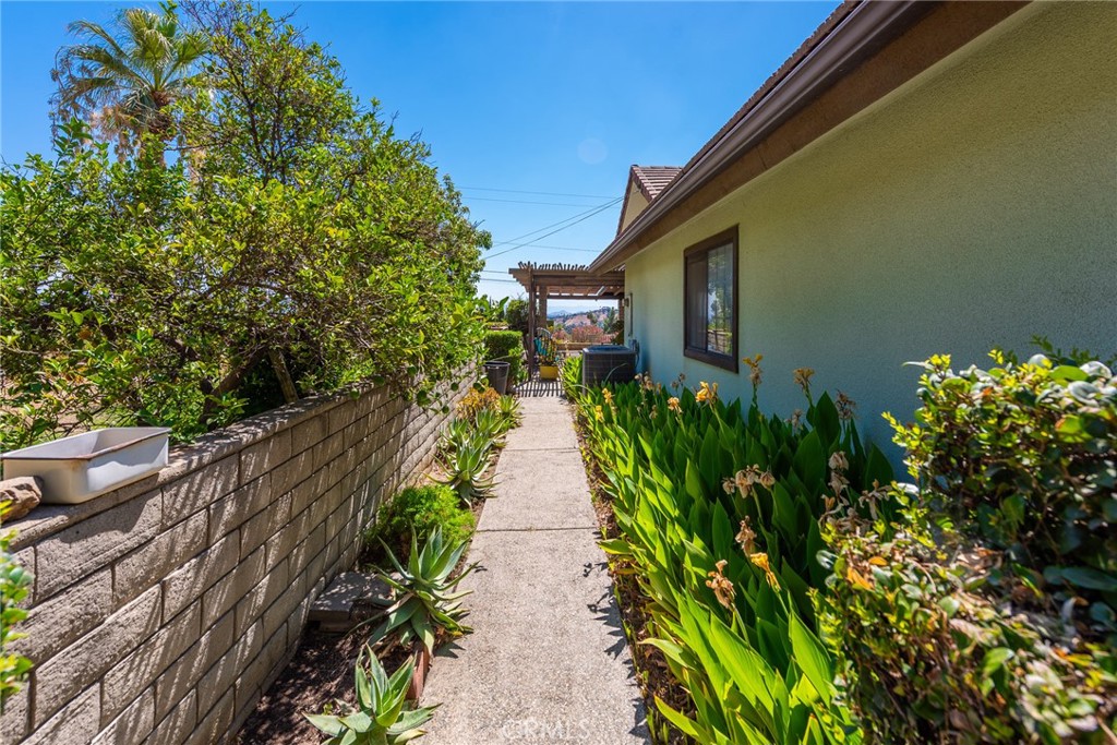 5305 Park Ln Property Photo 5