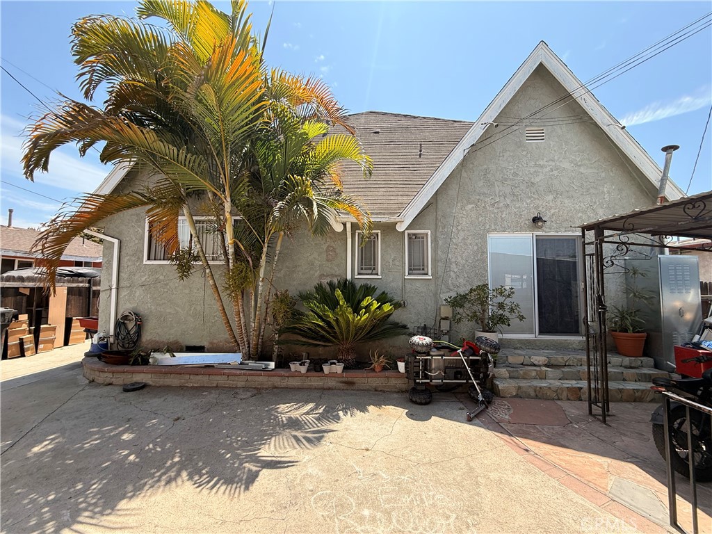 2527 Flower Street Property Photo 3