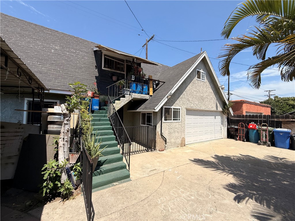 2527 Flower Street Property Photo 4