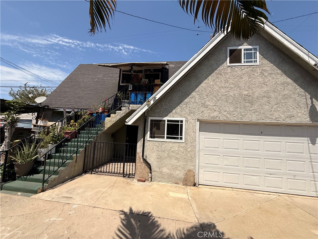 2527 Flower Street Property Photo 5