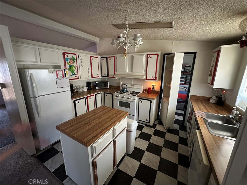 80 E Dawes Street 99 Property Photo 3