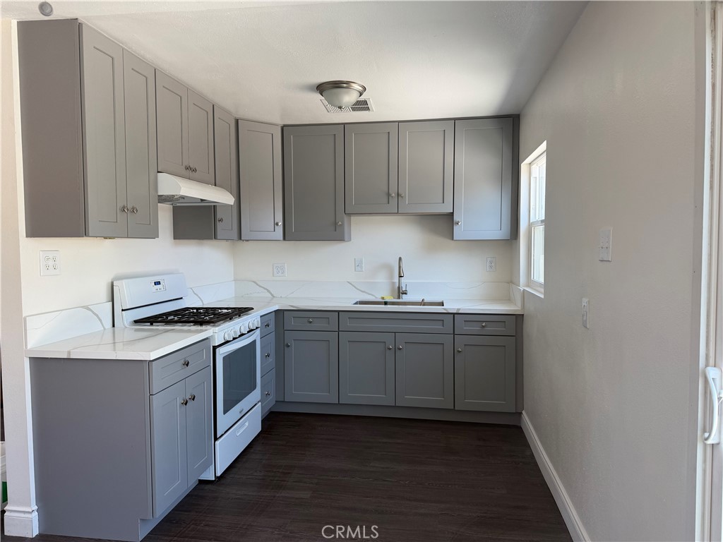 8437 Bruce Property Photo 2