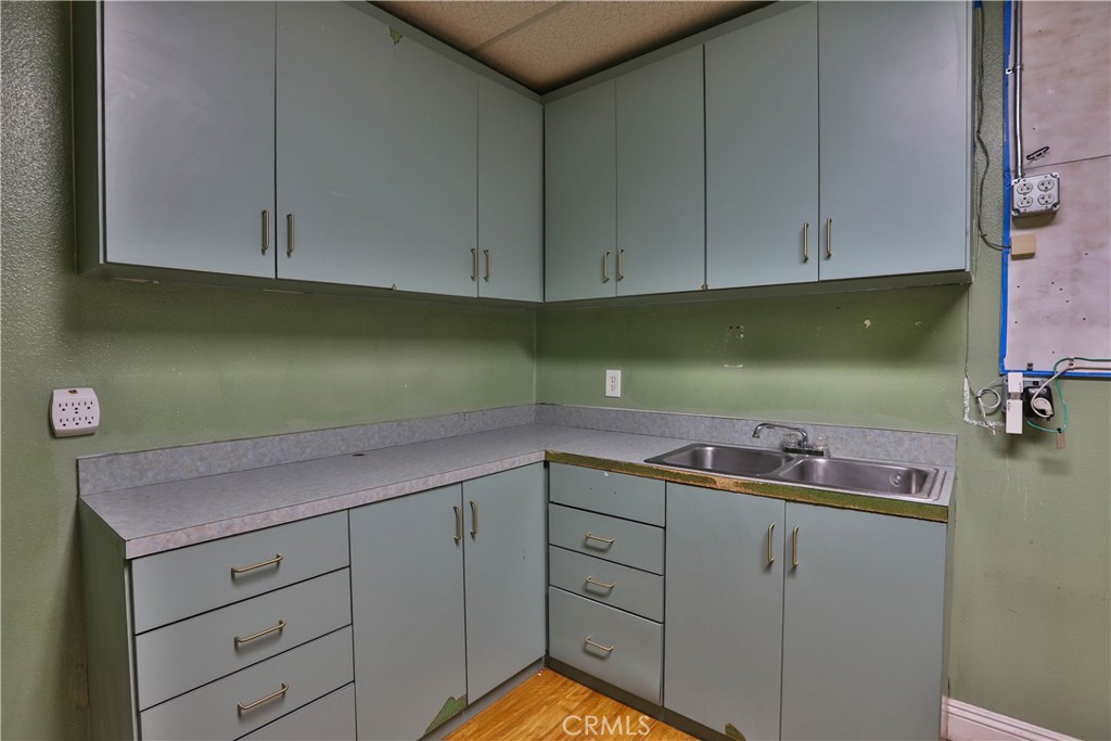 1305 W Arrow Property Photo 13