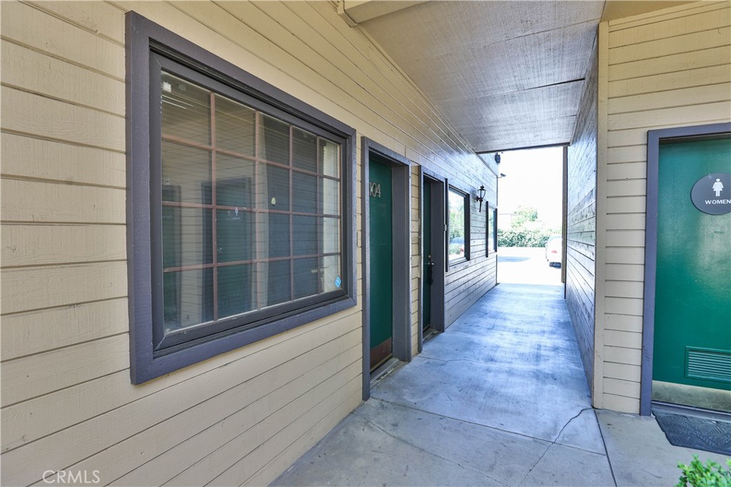 1305 W Arrow Property Photo 3