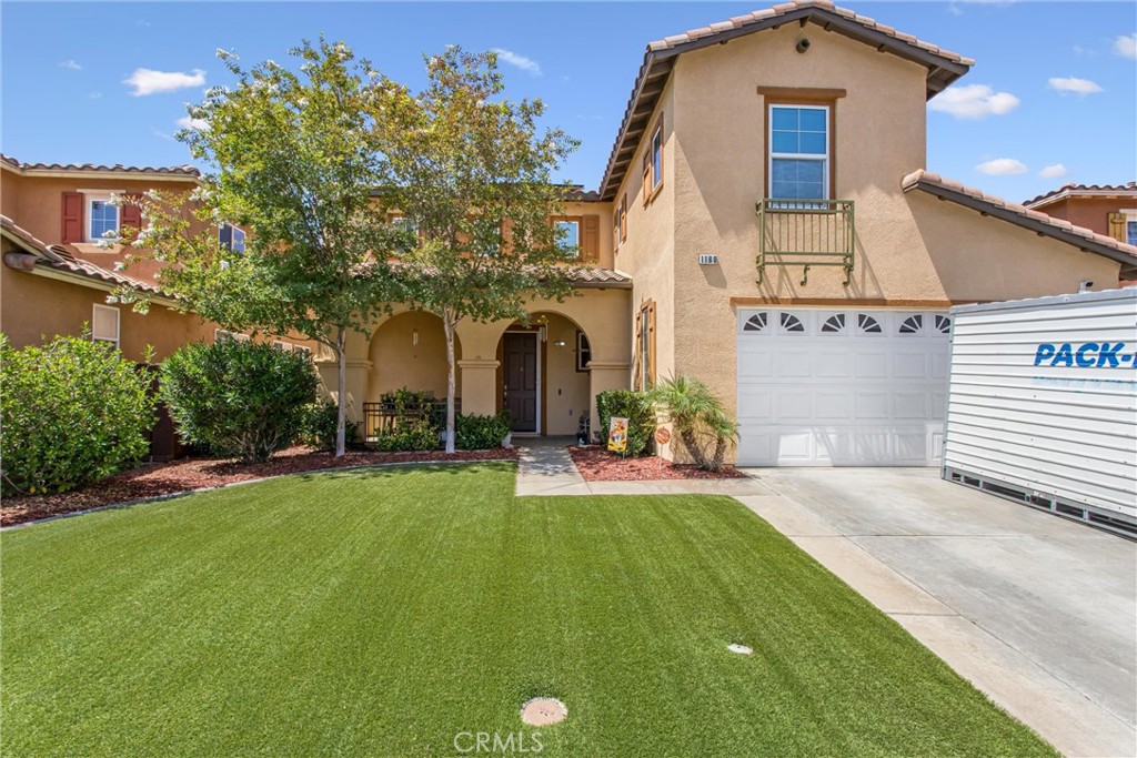 1180 Reisling Property Photo 3