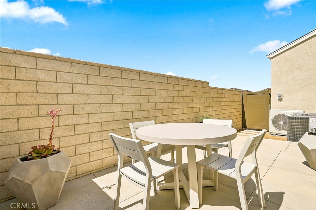 27604 Bareroot Place Property Photo 8