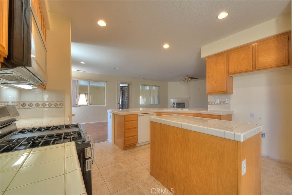 14990 Lexington Property Photo 26