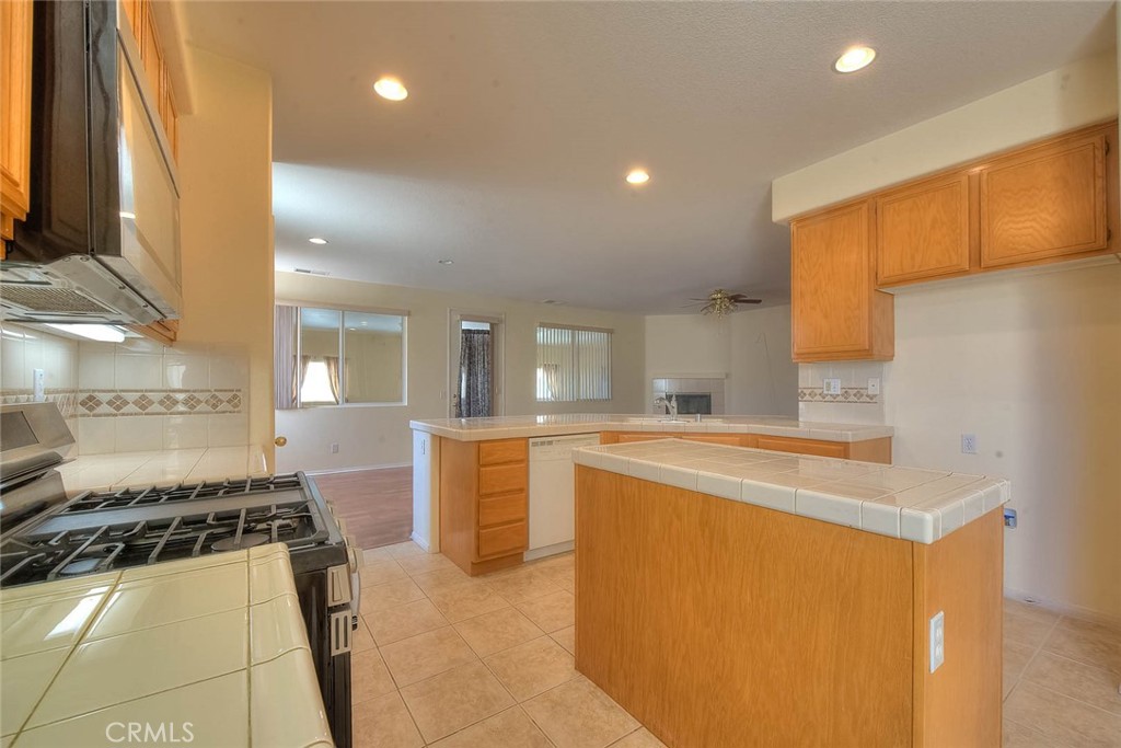 14990 Lexington Property Photo 26