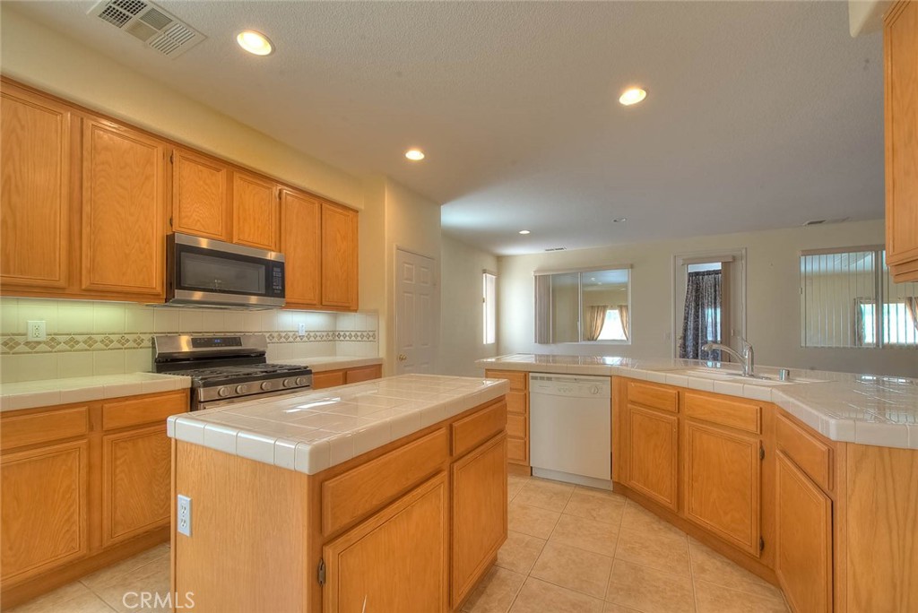14990 Lexington Property Photo 28