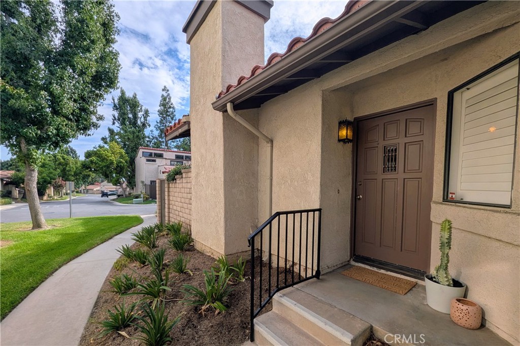 9858 Madera Court Property Photo 2