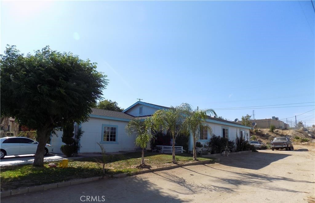 232 1 St Property Photo