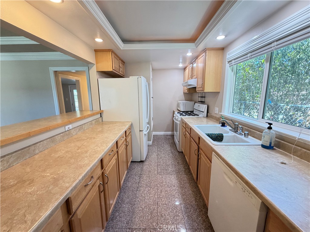 6033 Brockton Property Photo 8