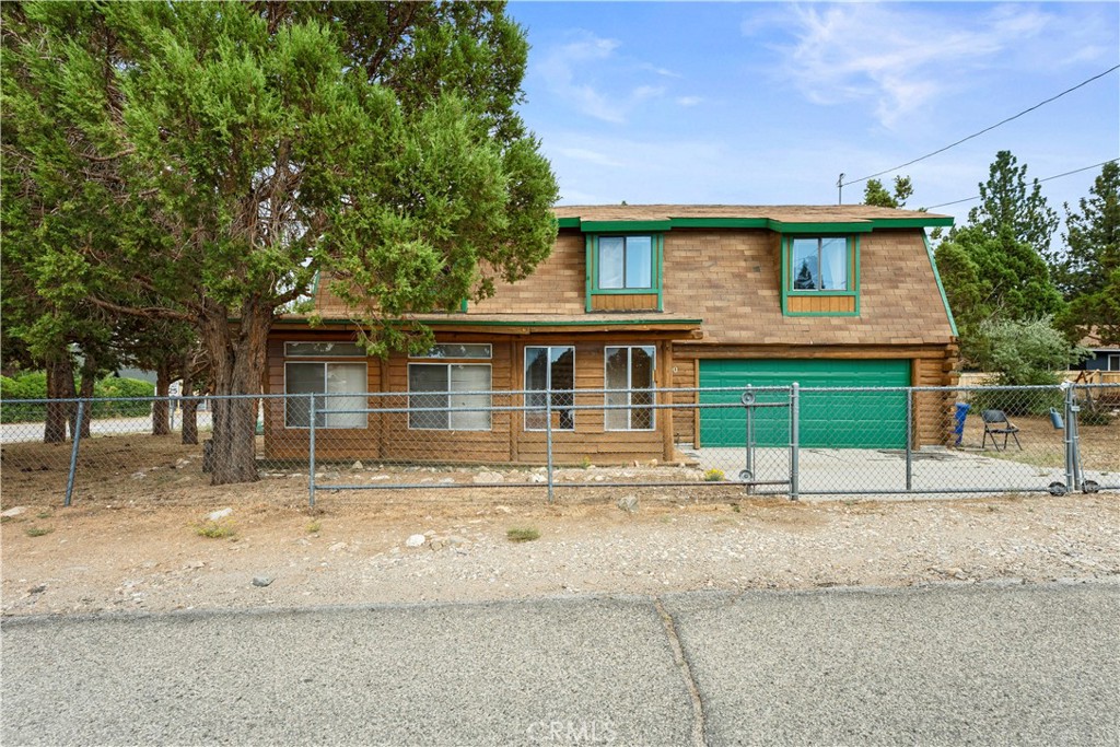 1000 Willow Property Photo 1