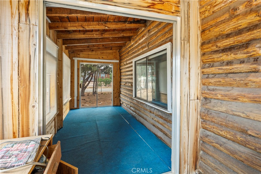 1000 Willow Property Photo 4