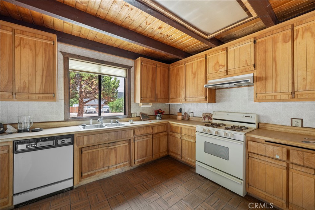 1000 Willow Property Photo 11