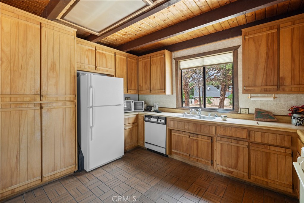 1000 Willow Property Photo 12