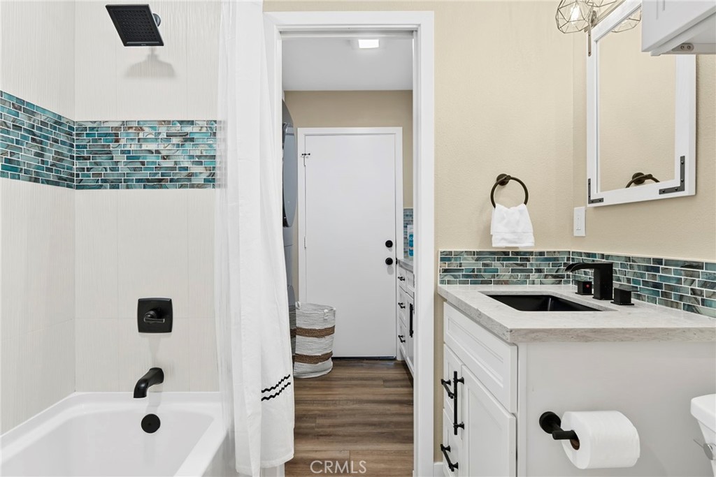 1216 E Clifpark Way Property Photo 18
