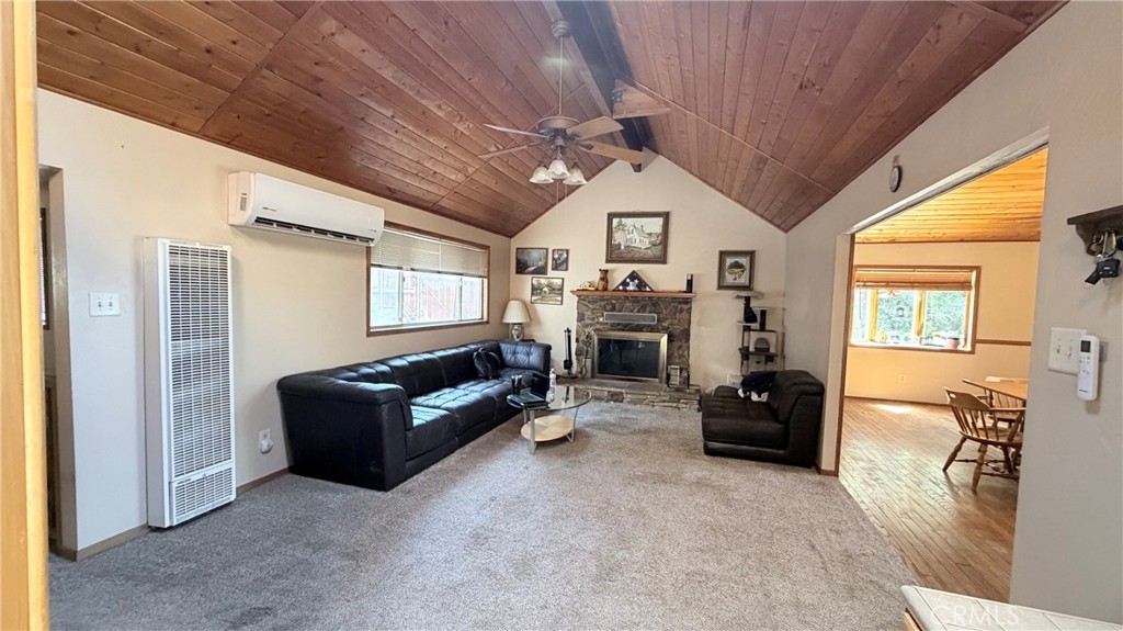 635 Acacia Dr Property Photo 1