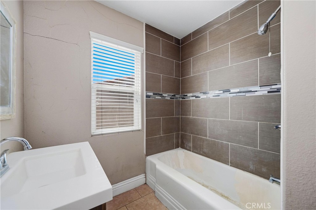 3396 N Pershing Property Photo 17