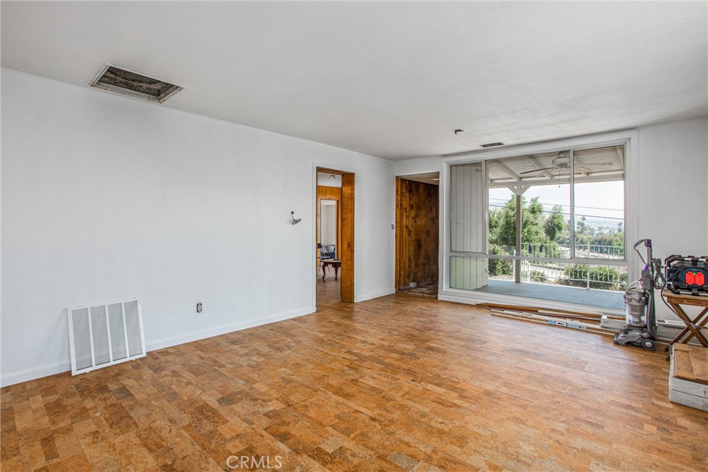 12190 Gladys Property Photo 8