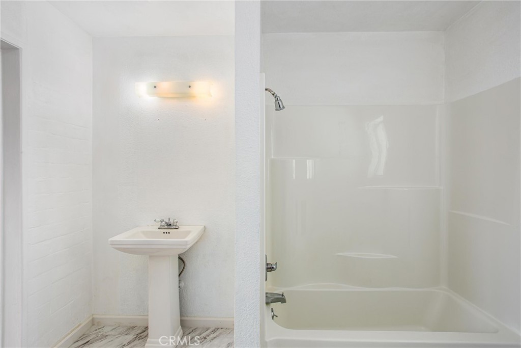 12190 Gladys Property Photo 24