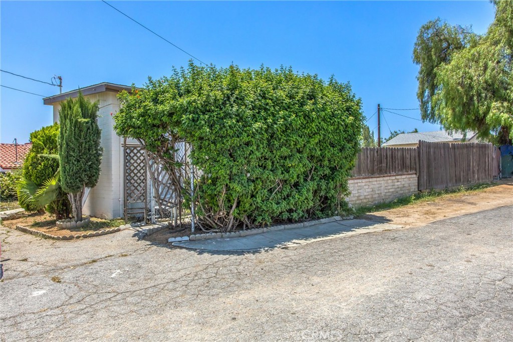 12190 Gladys Property Photo 38