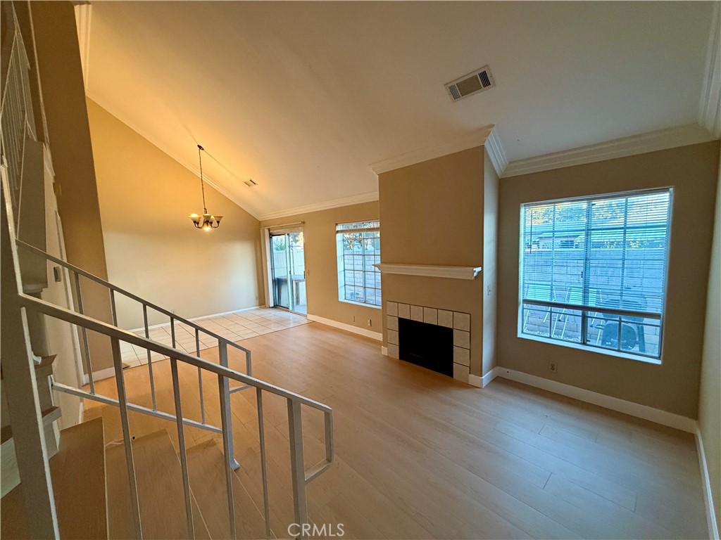 1371 S Park Avenue C Property Photo 4