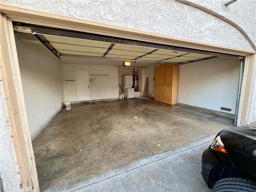 1371 S Park Avenue C Property Photo 8