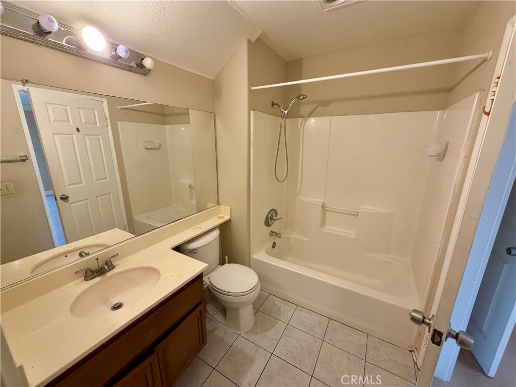 1371 S Park Avenue C Property Photo 13