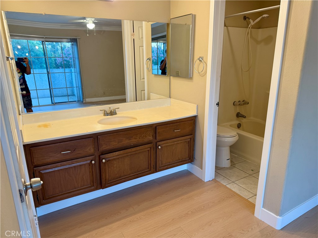 1371 S Park Avenue C Property Photo 18