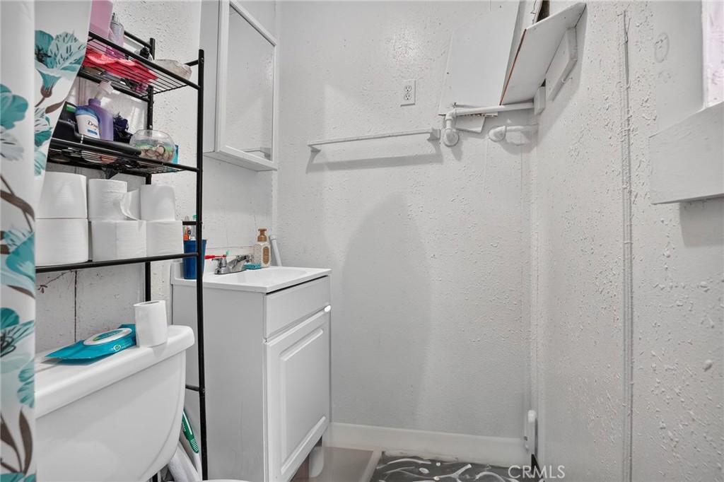 23762 Manzanita Drive Property Photo 37