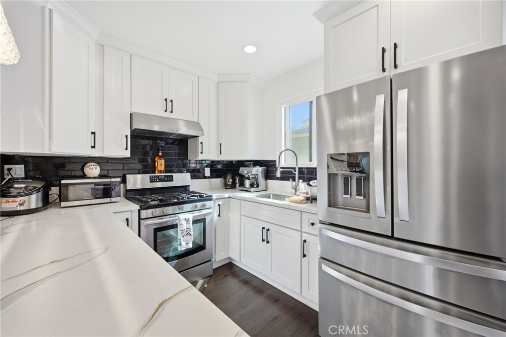 1926 W 18th Street Property Photo 3