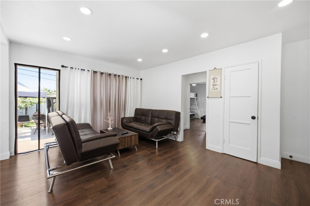 1926 W 18th Street Property Photo 5