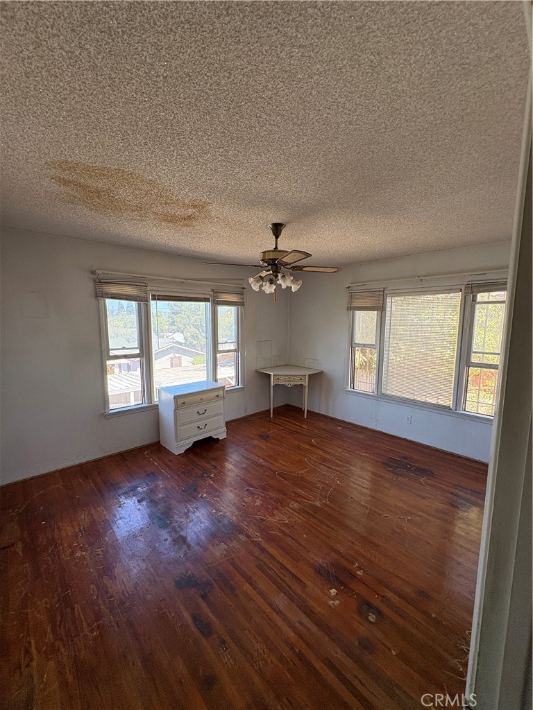 102 E 7th Property Photo 16
